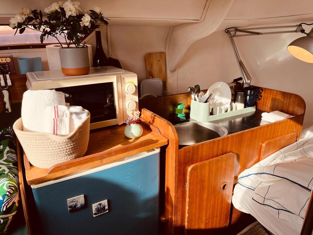 Bacus - Your Floating Hideaway In Bateau-hôtel *