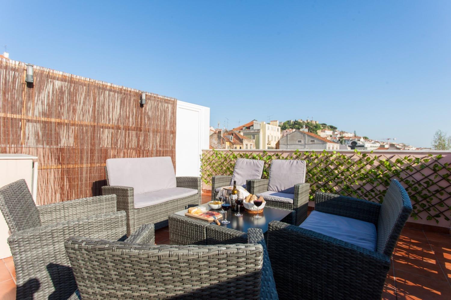 Open Trace 2 Bedroom Located Centeral Appartement