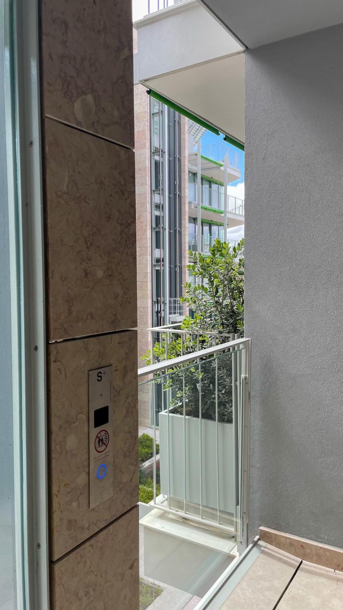 Prv By Lysm Group *