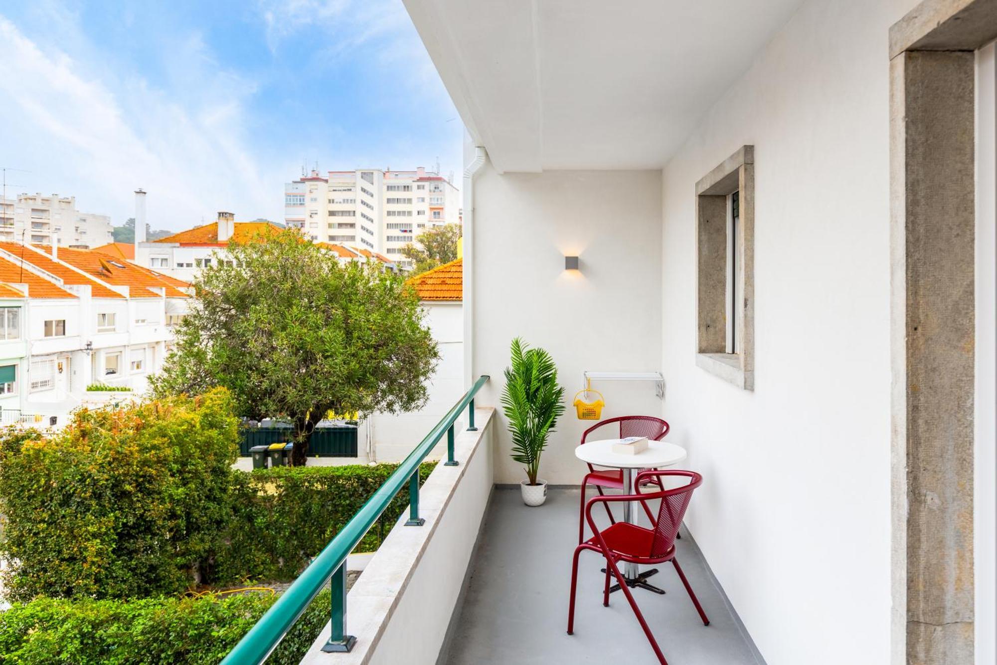 Apartment Augusto - A Family House With Pool In The Heart Of Lisbon