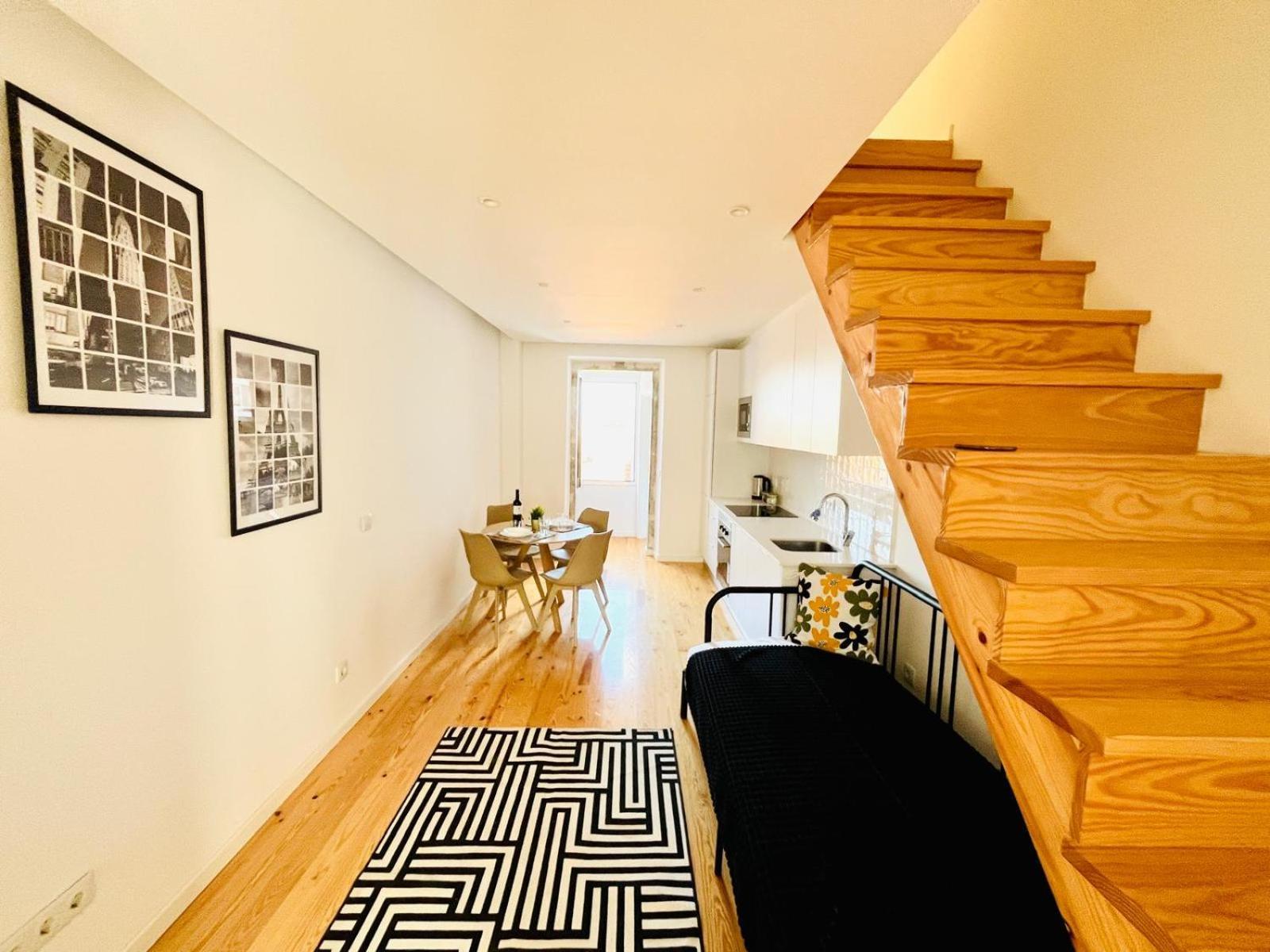 The Sarmento House - No 2d - Historical Two-bedroom Apartment *