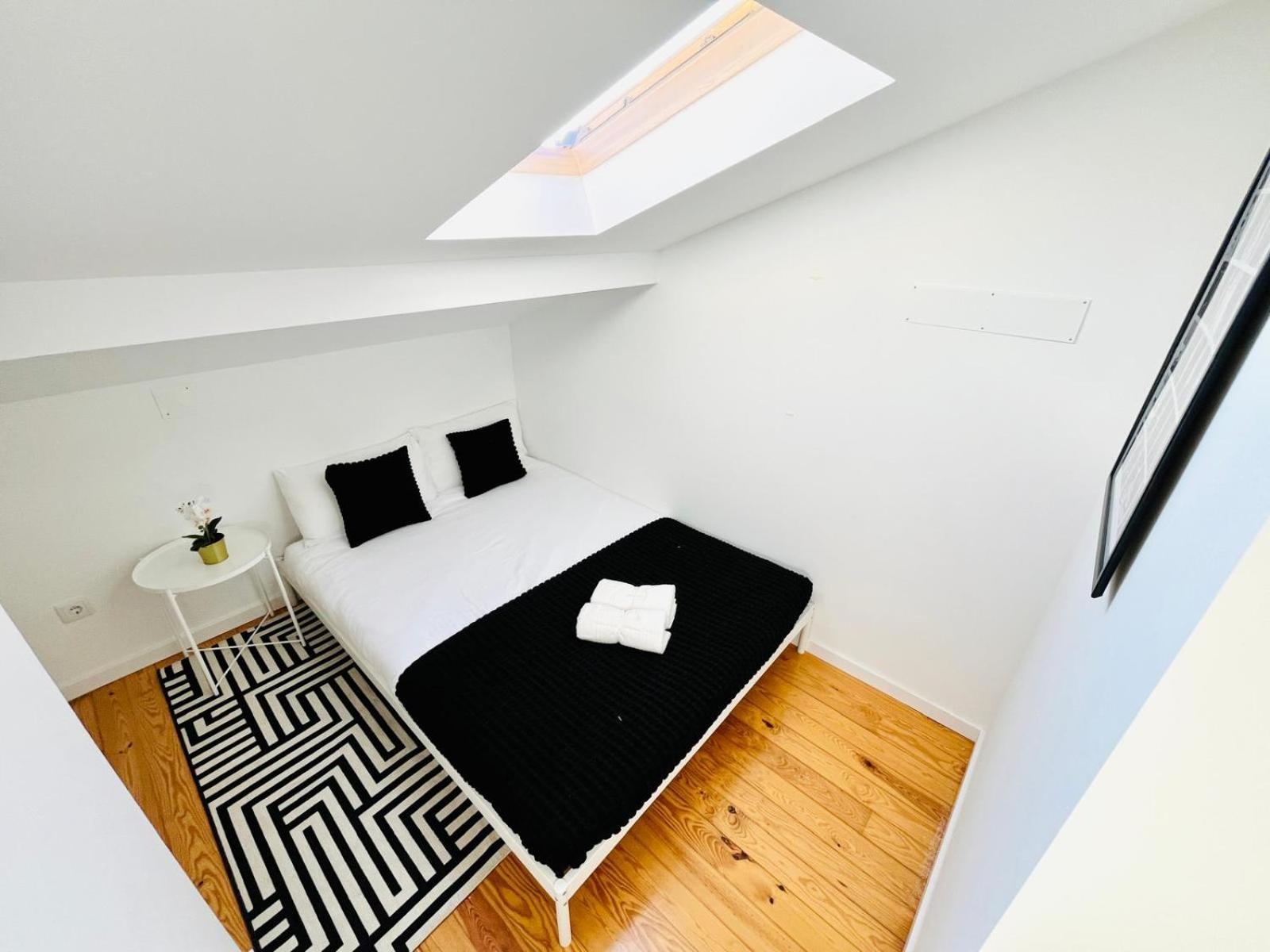 The Sarmento House - No 2d - Historical Two-bedroom Apartment Lisbon