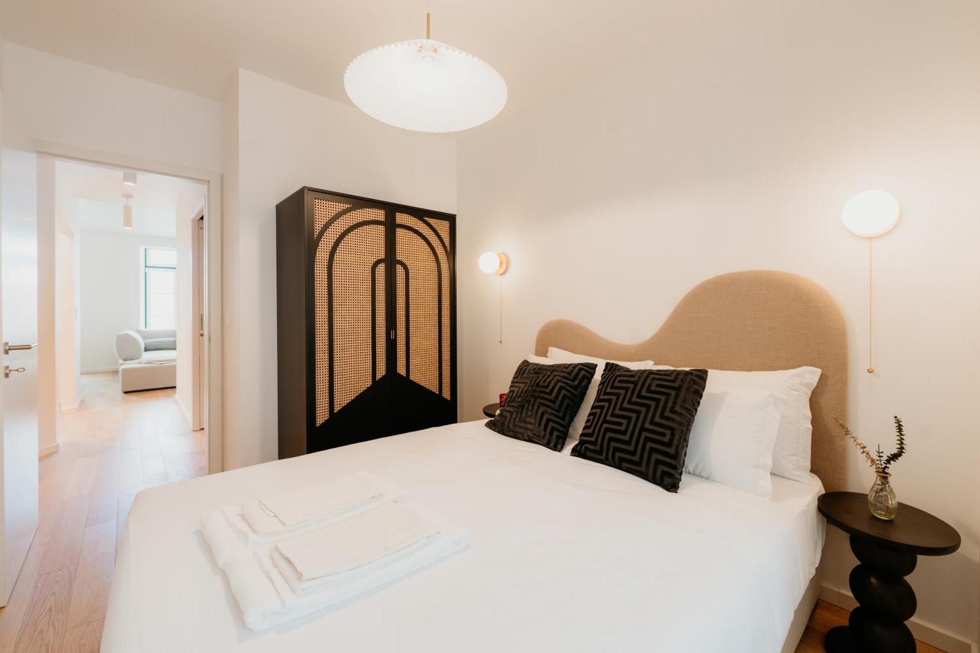 Mary Pink - No 2c - Elegant Two-bedroom Apartment *