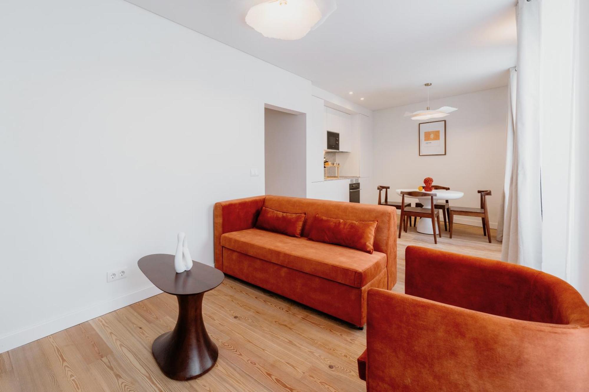 Mary Orange - No 236 1e - Sophisticated Two-bedroom Getaway