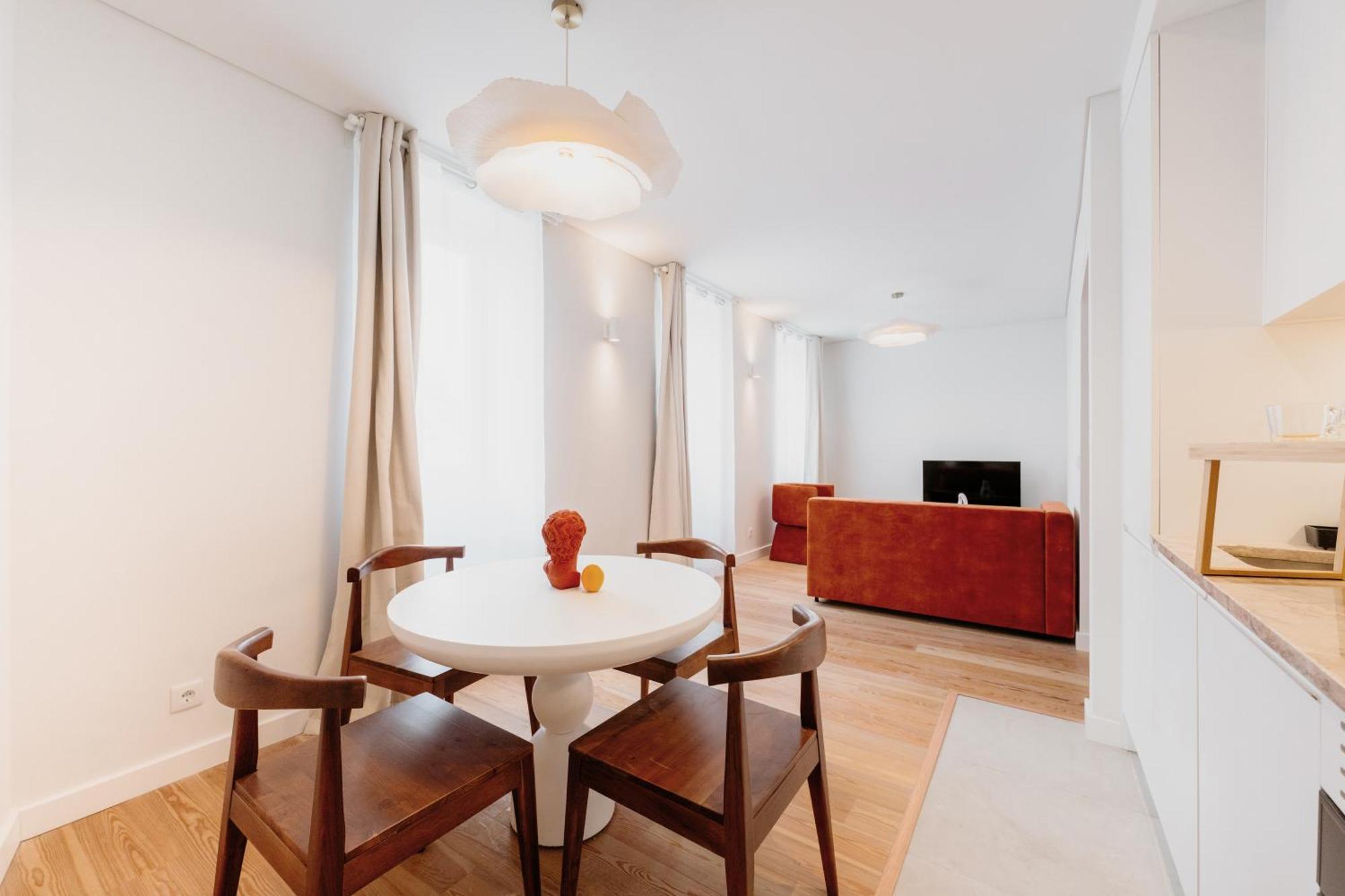 Mary Orange - No 236 1e - Sophisticated Two-bedroom Getaway Appartement