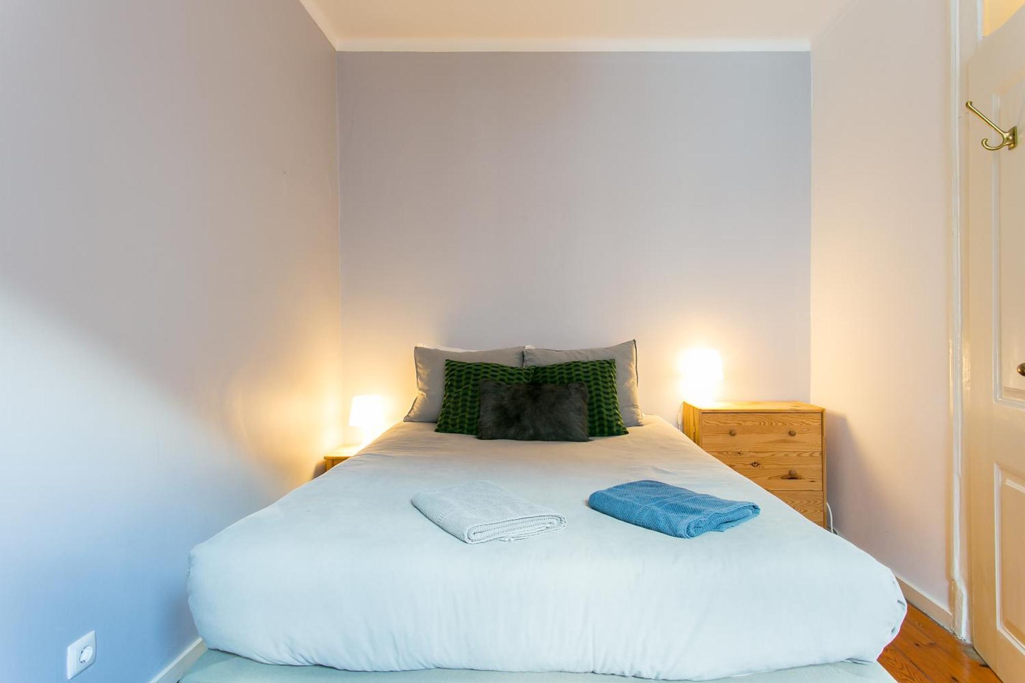 Spacious, Bright And Newly Renovated 2 Bedroom Apartment, Historical Center, Madragoa Appartement