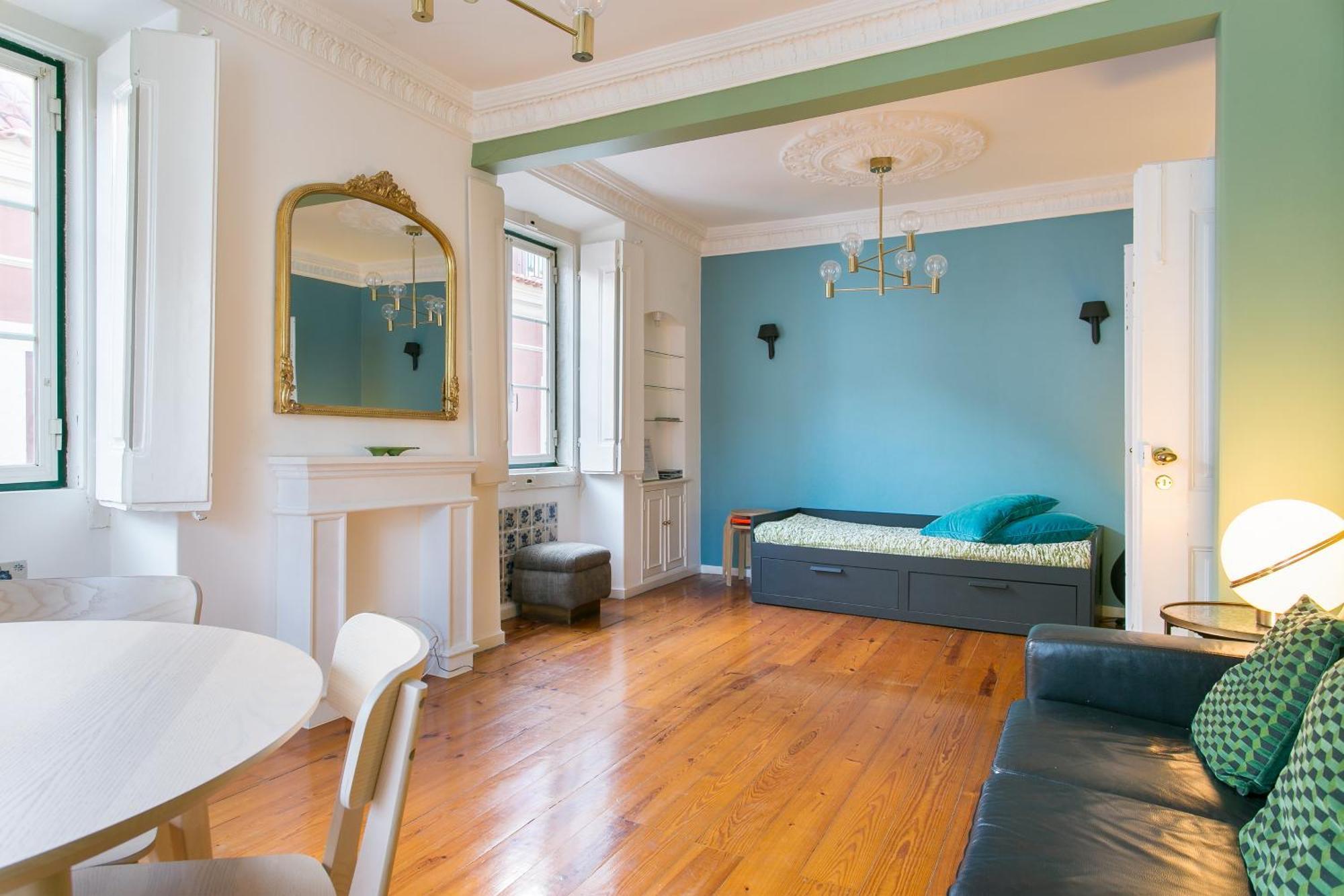 Spacious, Bright And Newly Renovated 2 Bedroom Apartment, Historical Center, Madragoa Lisboa