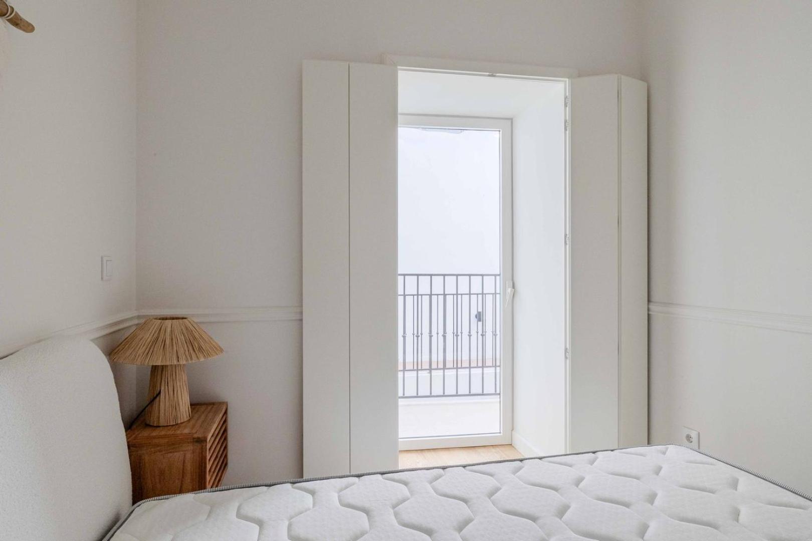 Newly Renovated 2br With Ac & Terrace | By Airnest *