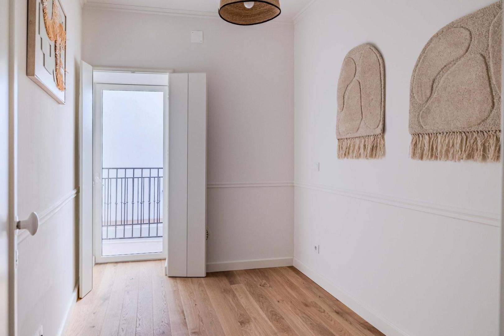 Newly Renovated 2br With Ac & Terrace | By Airnest