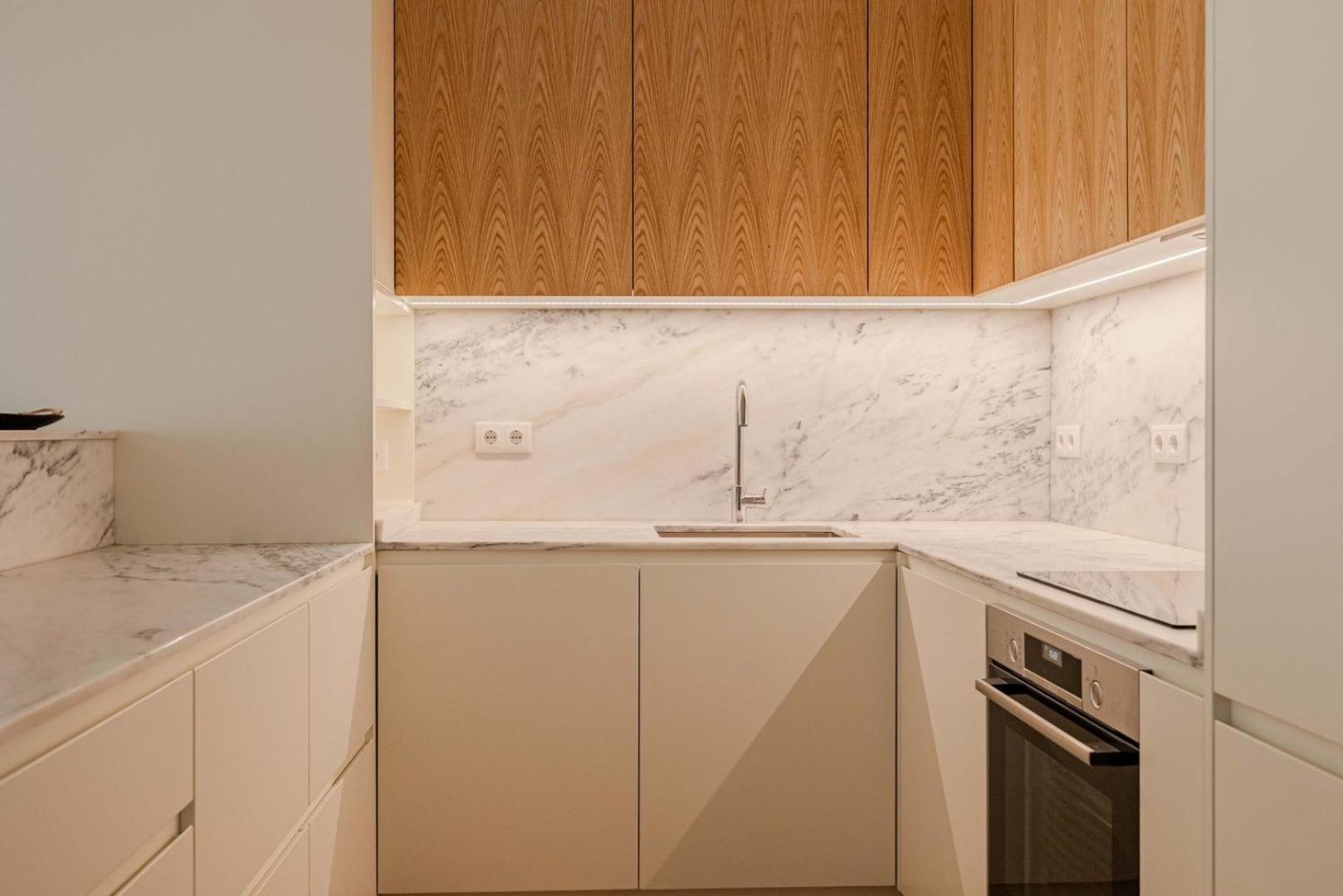 Newly Renovated 2br With Ac & Terrace | By Airnest Appartement *