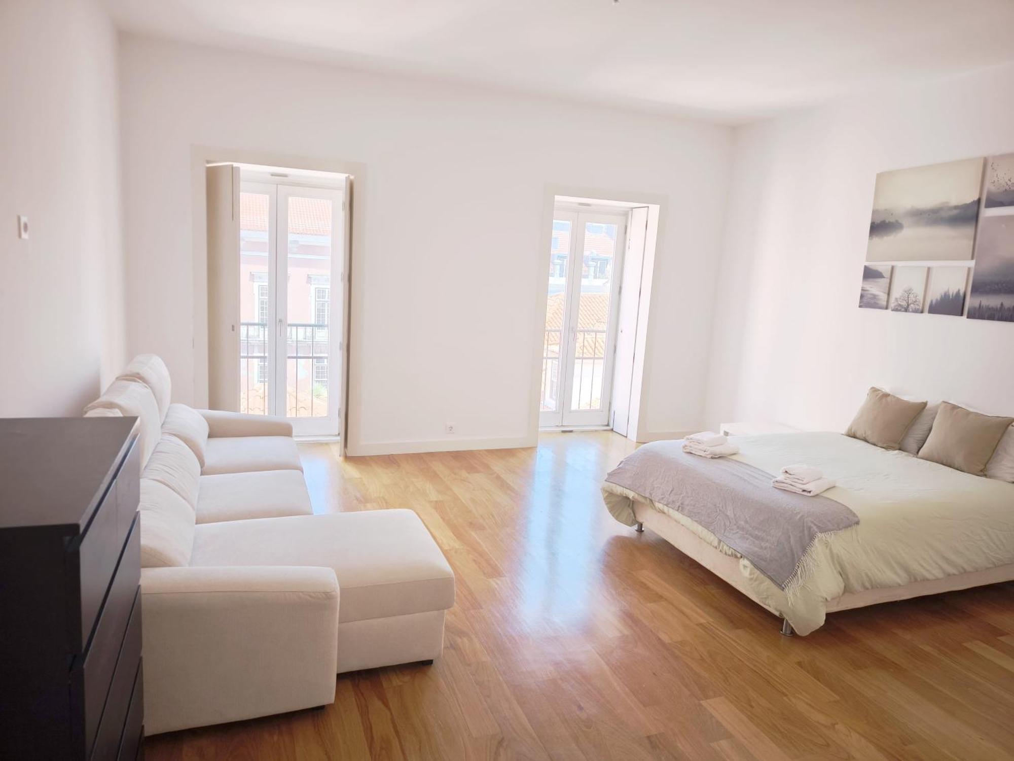 Apartment With Three Bedroom In Historic Largo Do Carmo