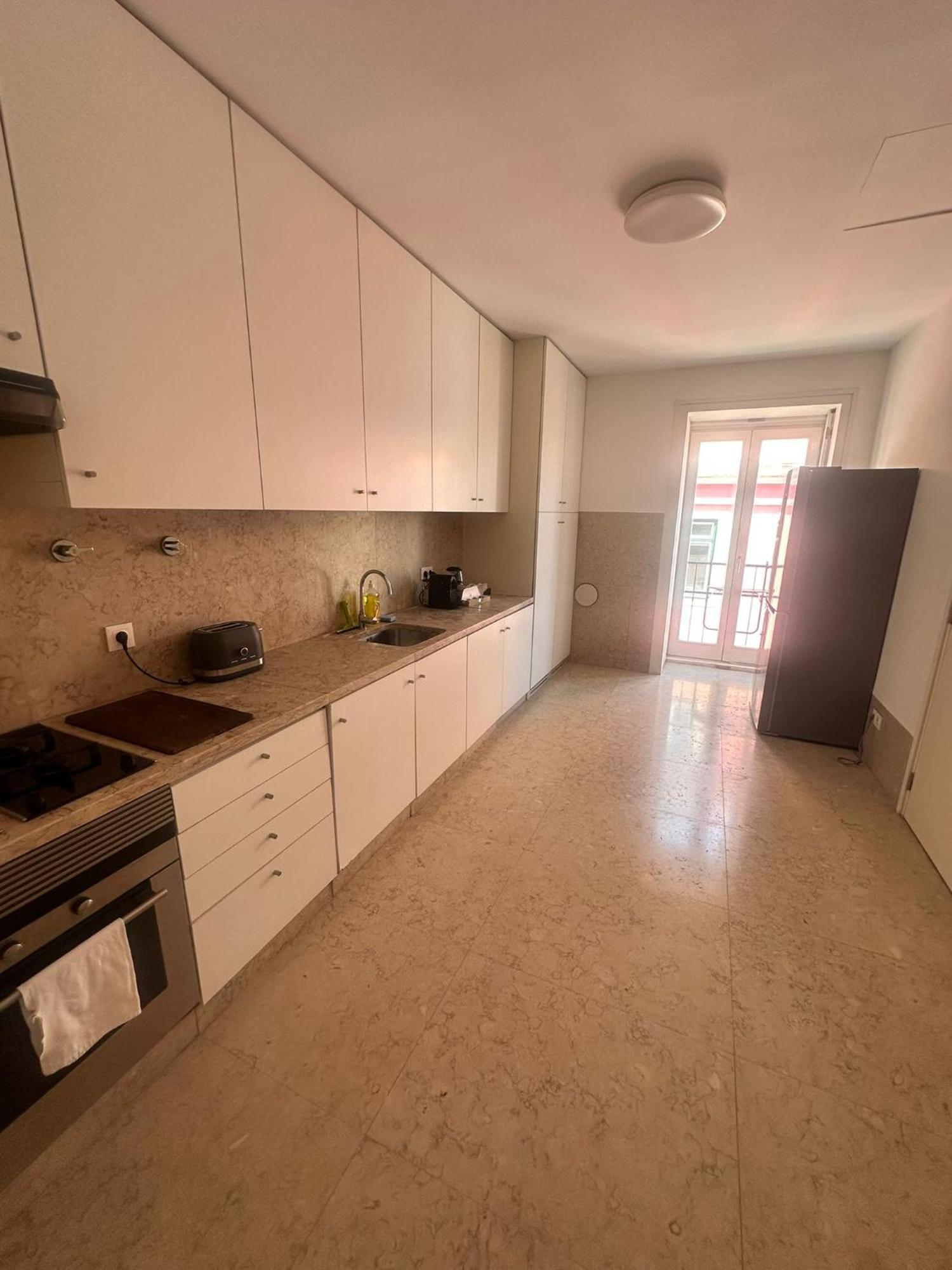 With Three Bedroom In Historic Largo Do Carmo * Lissabon