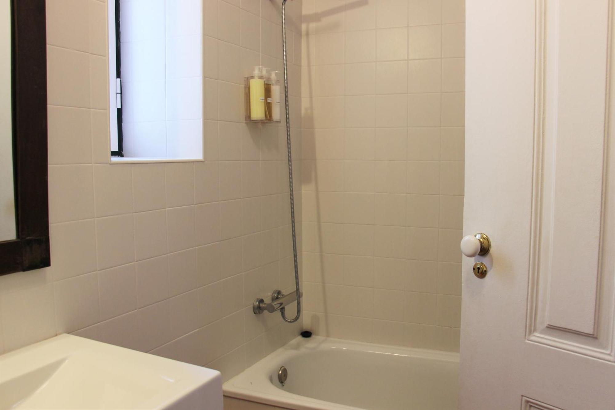 Apartamento Sm1-happy At Hip Pr.real & Bair.alto + Private Patio! Lisboa