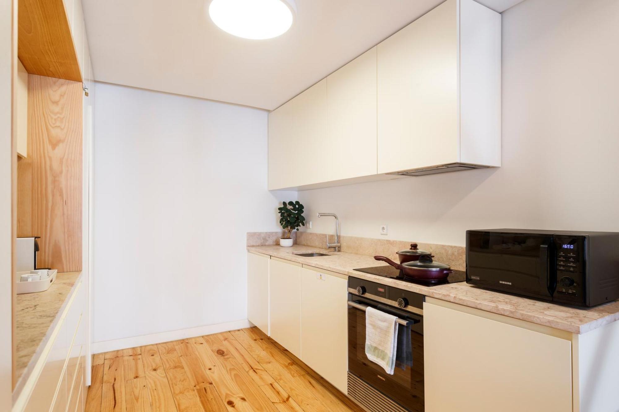 In Cozy In Chiado In Shared House Gasthof Lissabon