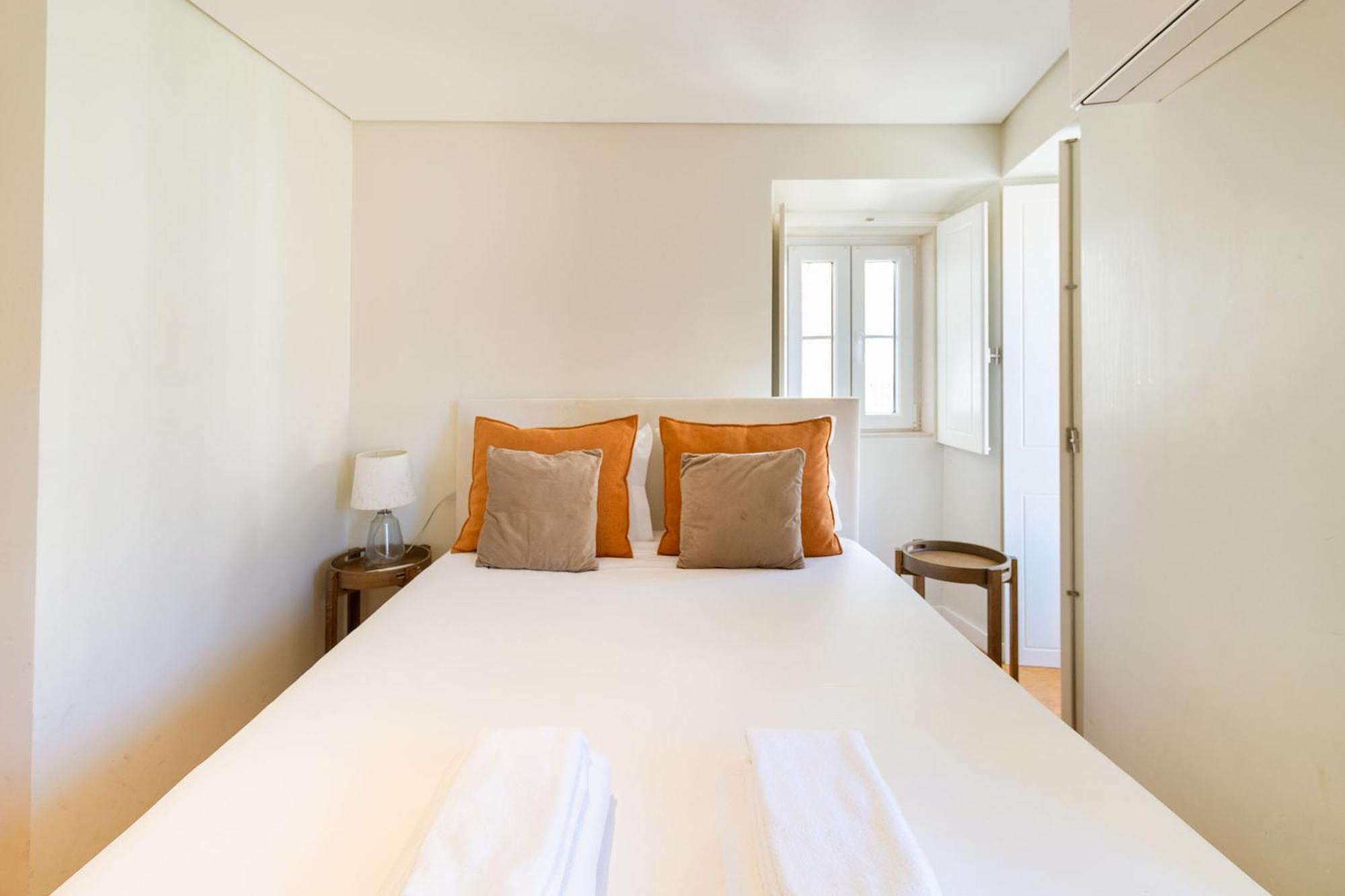 Discover Lisbons History - Stylish In Alfama * Lisbon