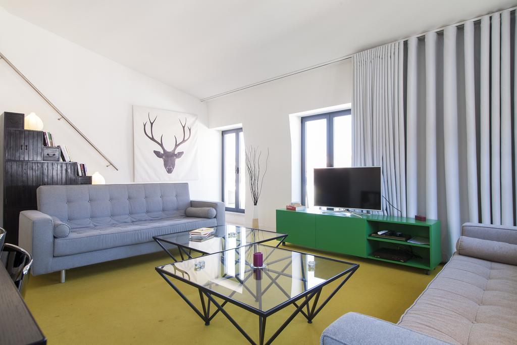 Apartment Joivy Lux And Spacious 1br With Huge Terrace, 5mins To Academy Of Sciences Lisbon