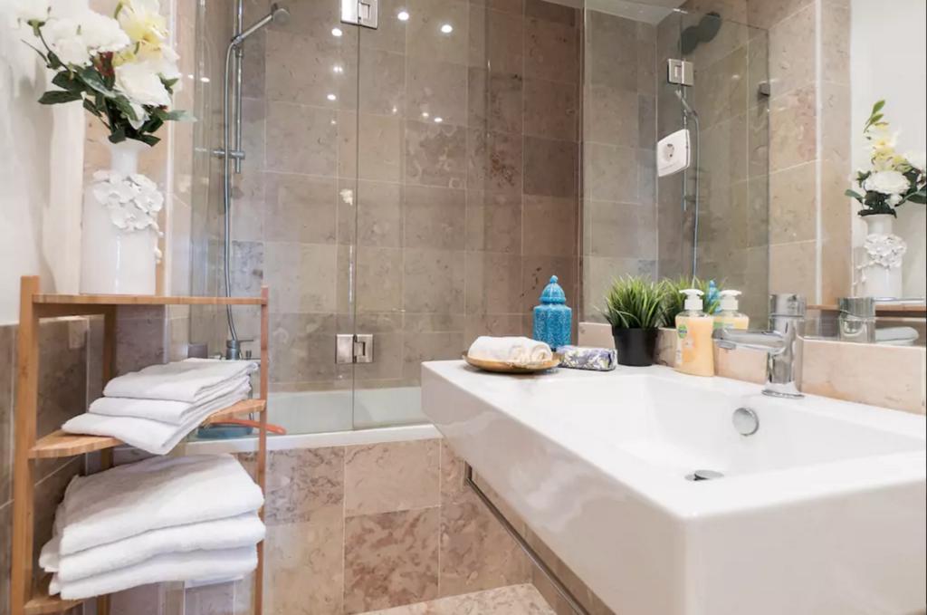 Secret & River View Family Flat Lissabon