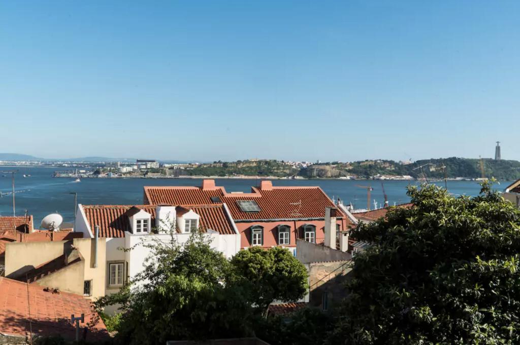 Secret & River View Family Flat Appartement *
