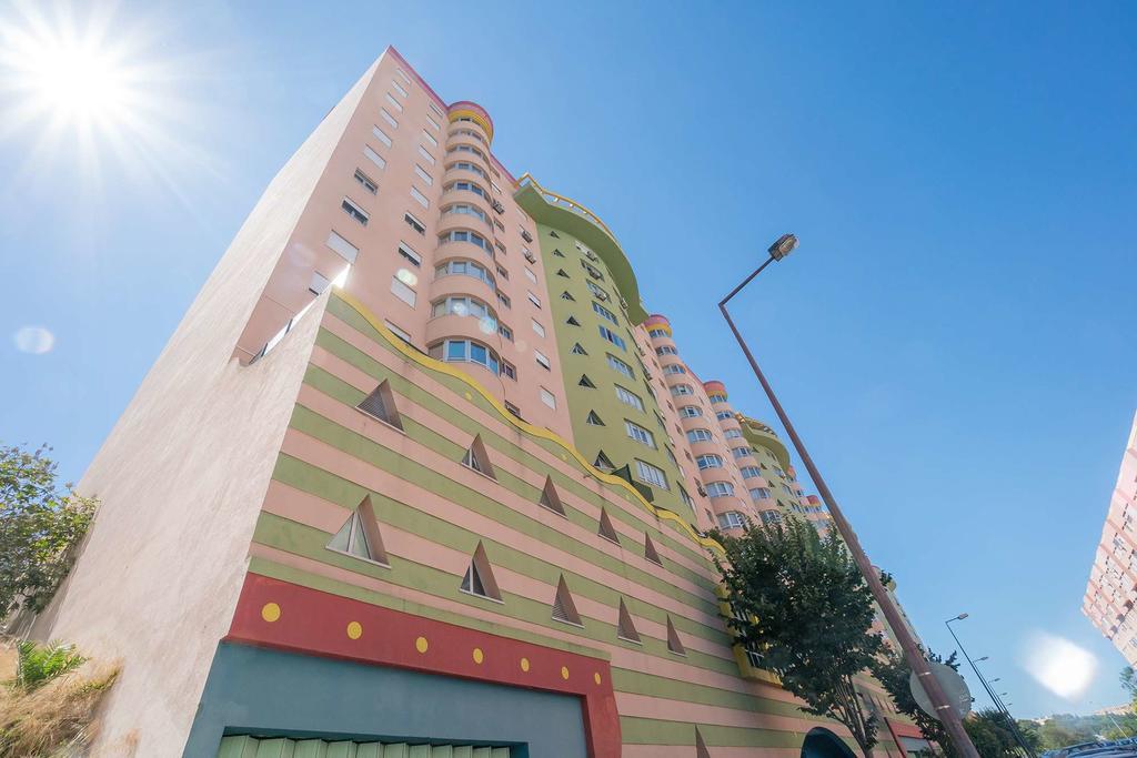 1-minute Walk To The Metro And 2 To The Supermarket * Lisbon
