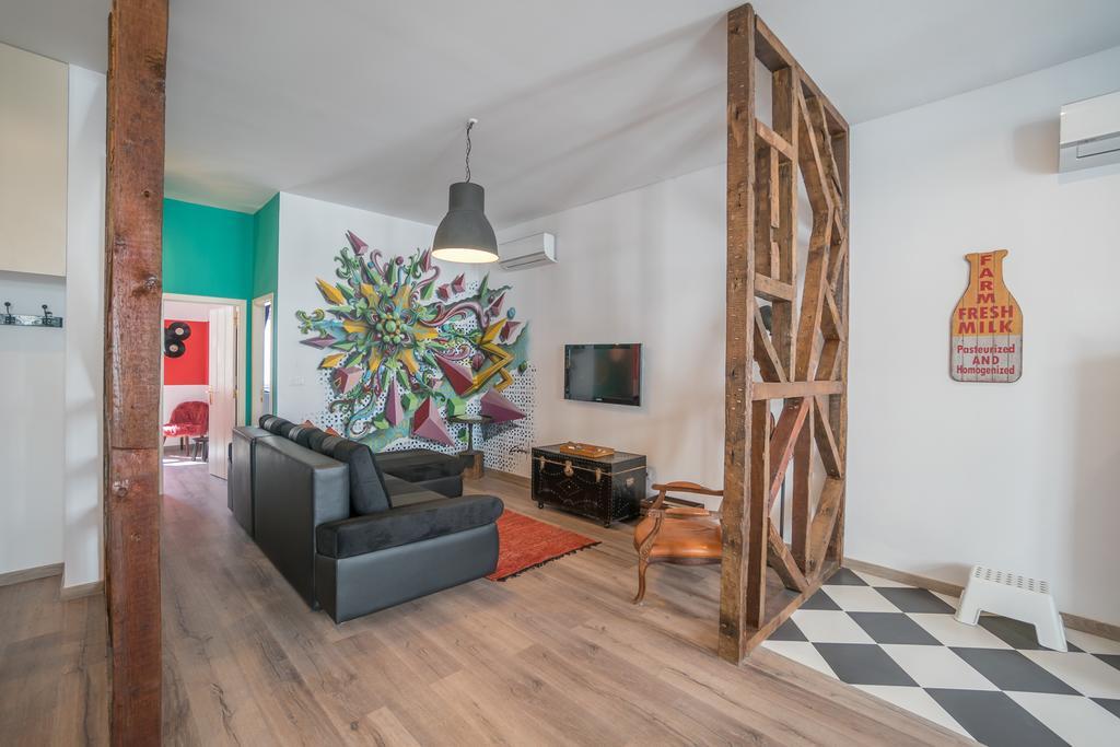 Cais Do Sodre - Nearby Pink Street, Time Out Market By Ld * Lissabon