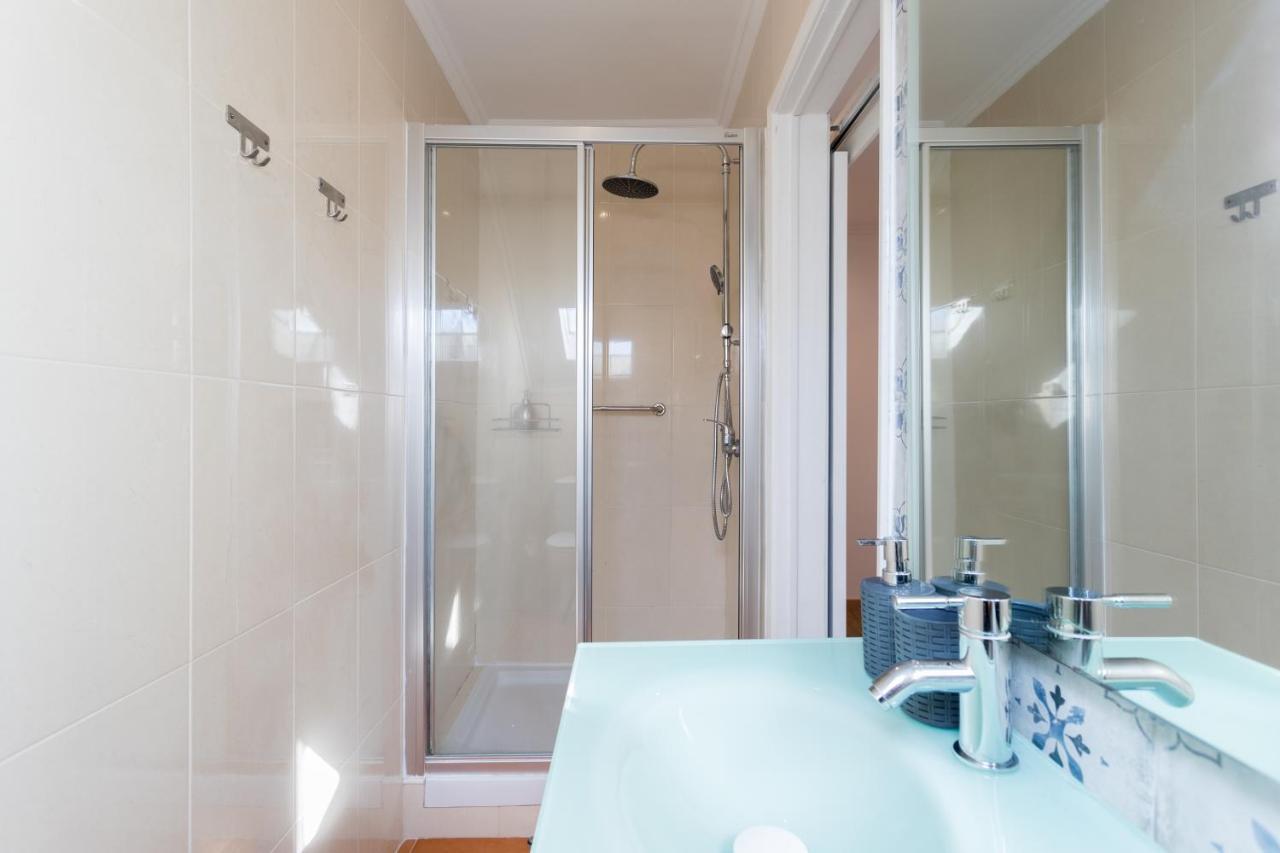 Rato Cozy 3br W/balcony - By Lu Holidays