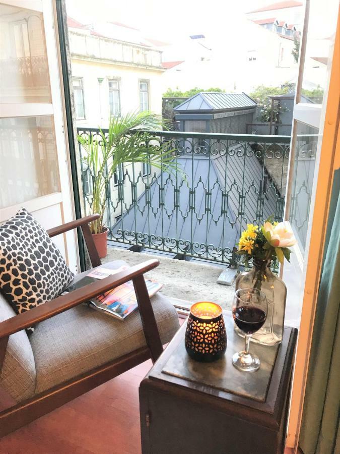 Charming Chiado 2bedr W/balcony And View * Lisboa