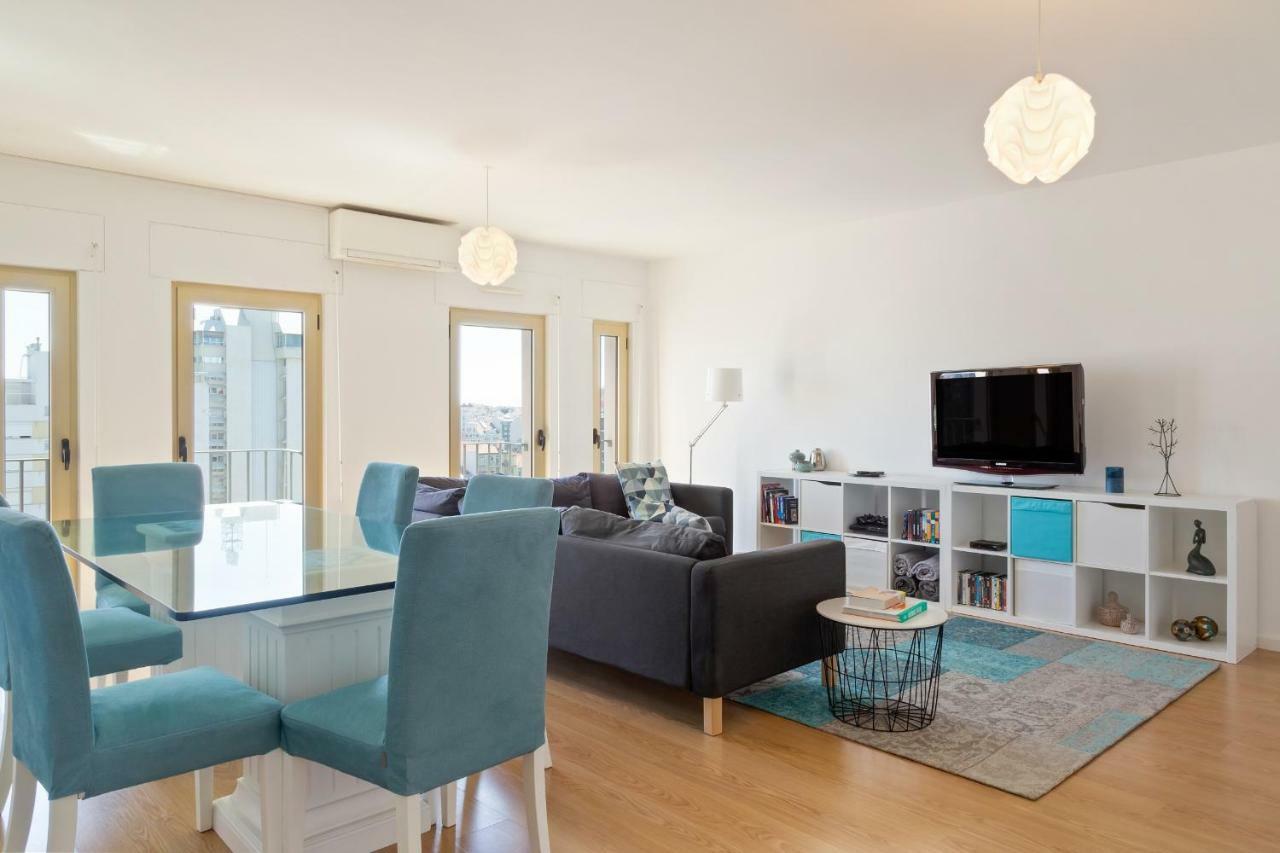 Stunning 2 Bdr Apt Sleeps 4 Nr Entrecampos Hébergement de vacances *
