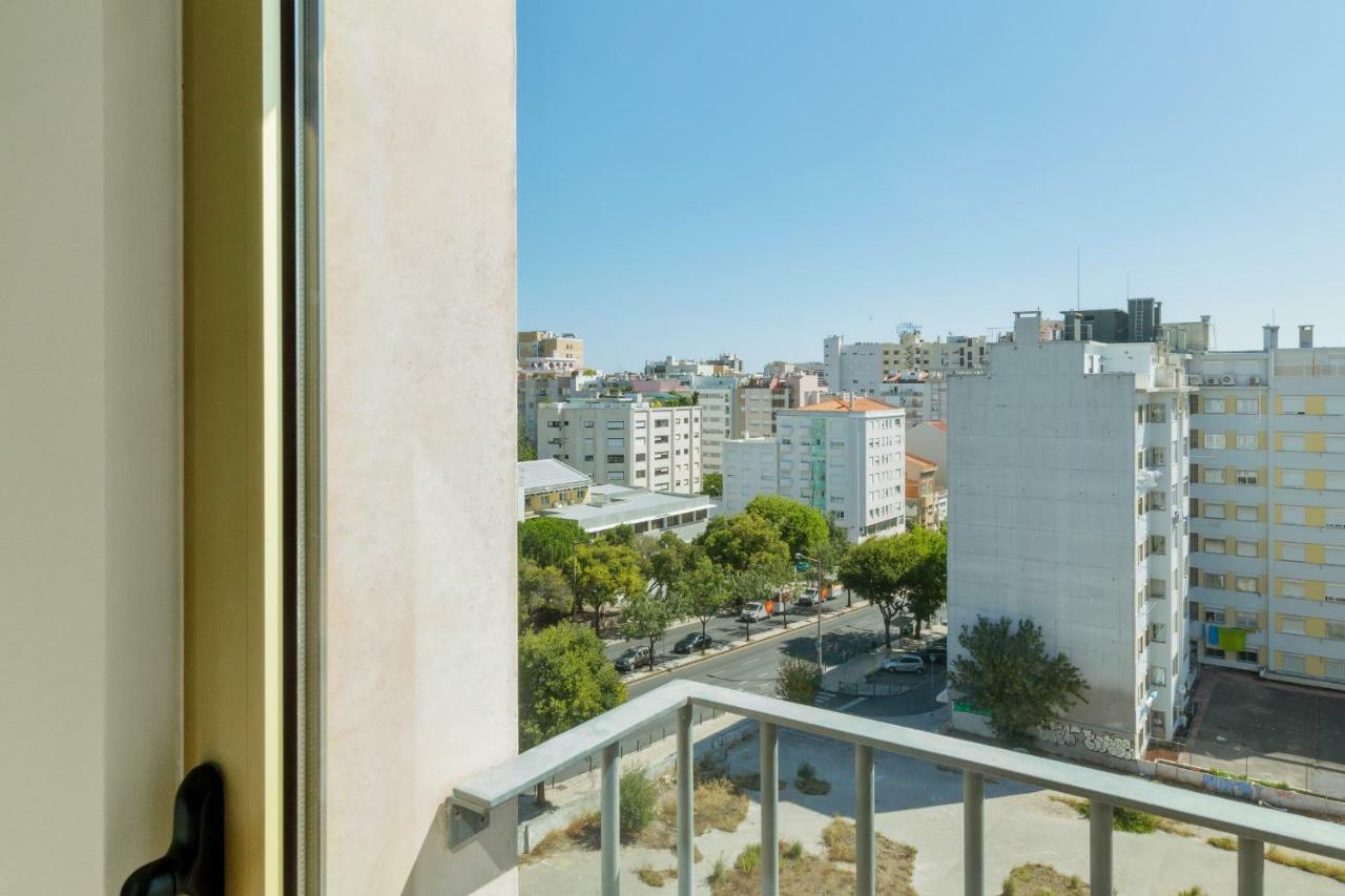 Stunning 2 Bdr Apt Sleeps 4 Nr Entrecampos Hébergement de vacances Lisboa
