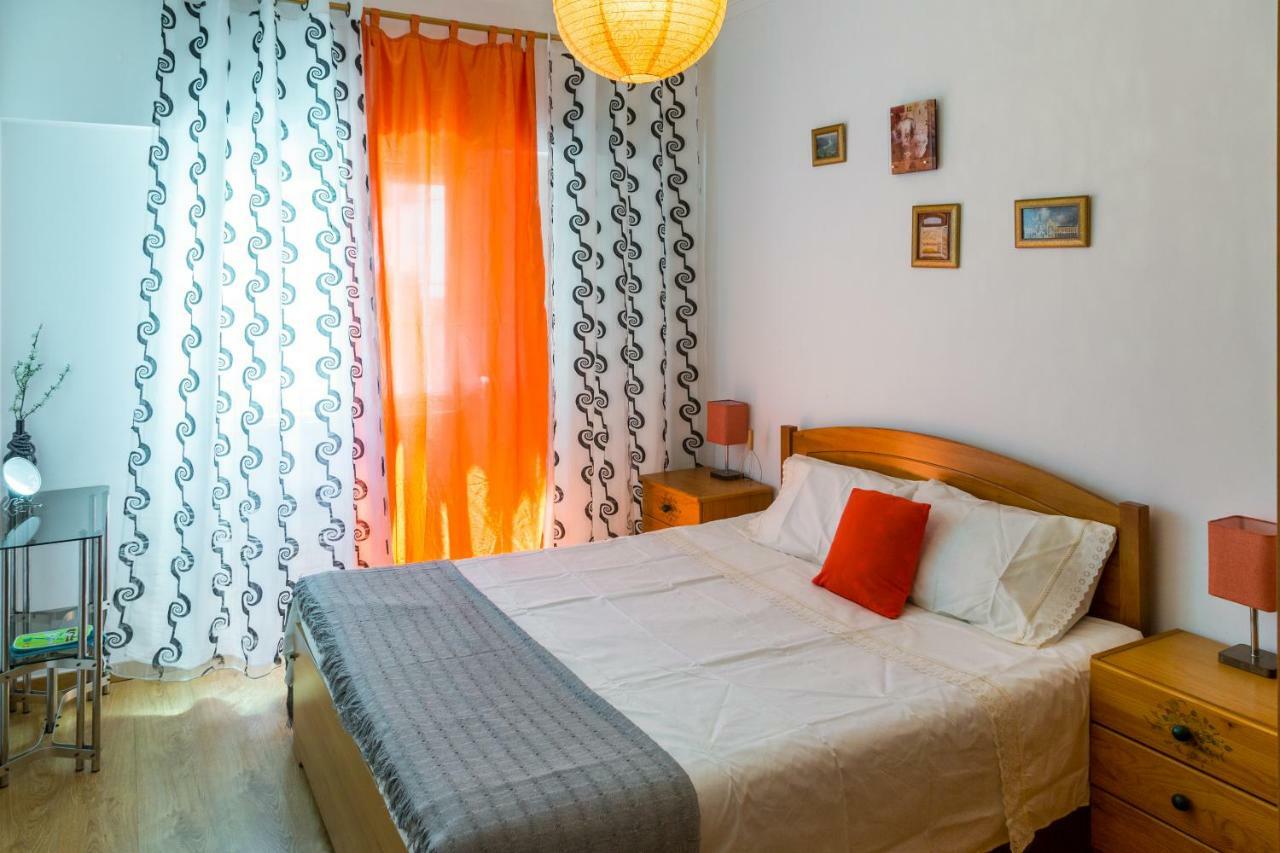 In Downtown Near Metro Station * Lissabon