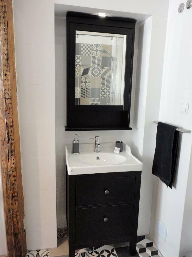 Center Modern Art Apartment