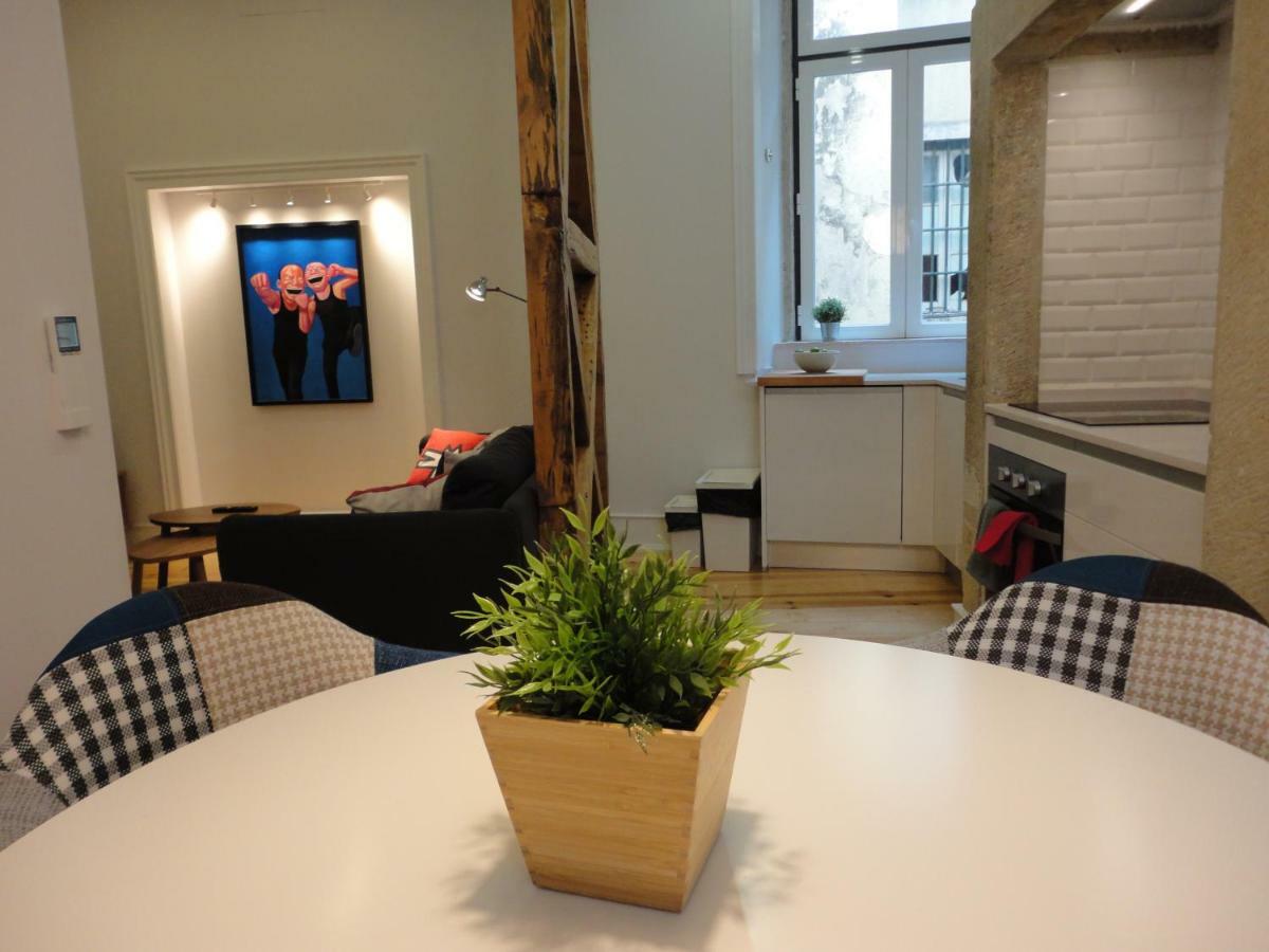 Center Modern Art Apartment