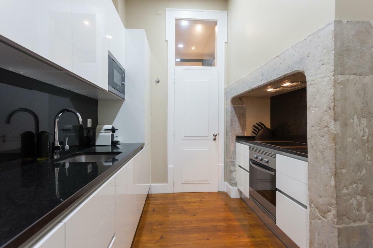 Baixa Vintage Three-bedroom - By Lu Holidays Lisbon
