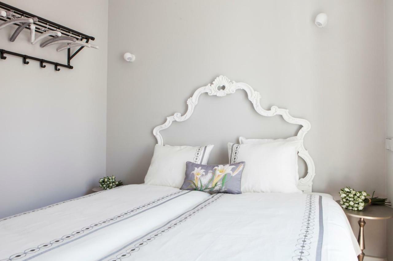 Alfama Sophisticate Flat With Balconies 2bedrs 2baths & Ac In 19th Century Building Historic Center Lisboa