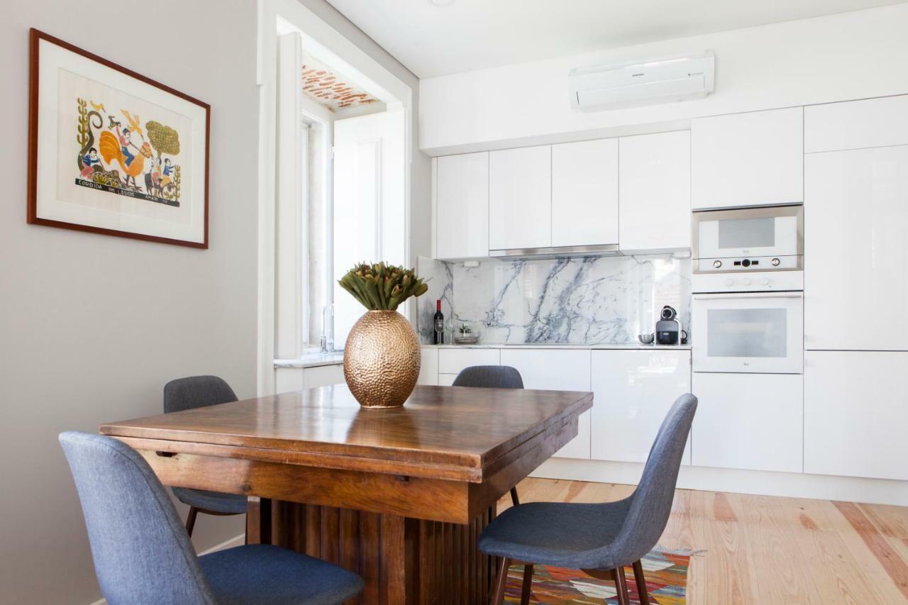 Apartamento Alfama Sophisticate Flat With Balconies 2bedrs 2baths & Ac In 19th Century Building Historic Center Lisboa