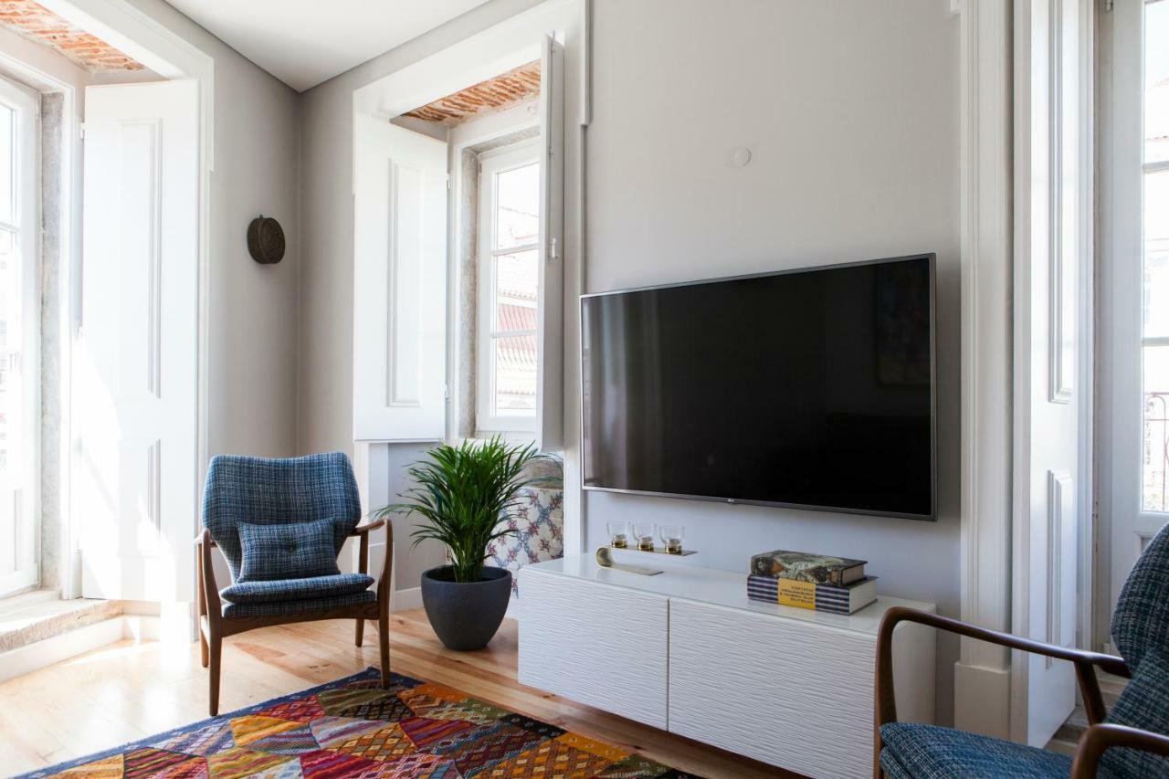 Apartamento Alfama Sophisticate Flat With Balconies 2bedrs 2baths & Ac In 19th Century Building Historic Center *