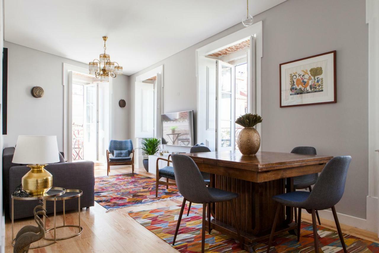 Alfama Sophisticate Flat With Balconies 2bedrs 2baths & Ac In 19th Century Building Historic Center * Lisboa