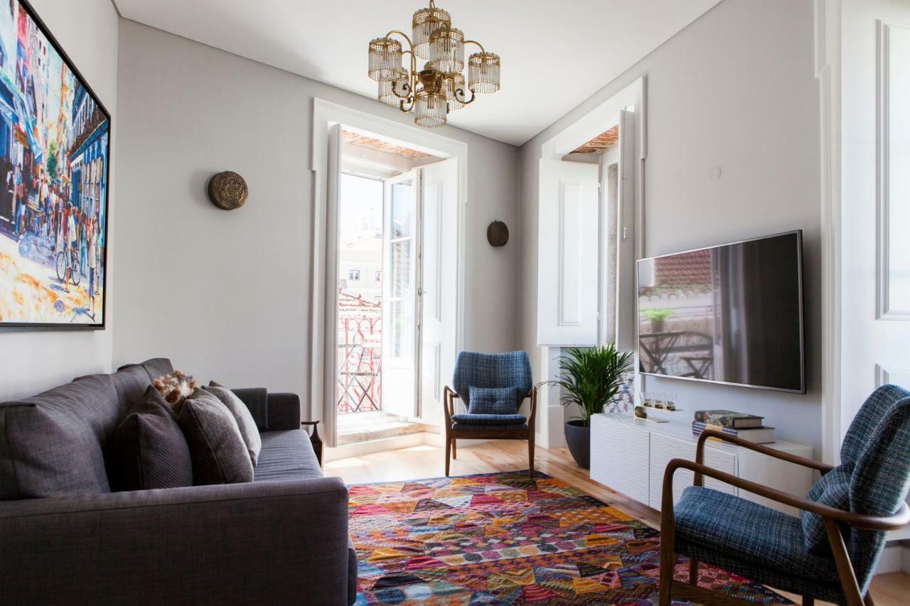 Apartamento Alfama Sophisticate Flat With Balconies 2bedrs 2baths & Ac In 19th Century Building Historic Center *