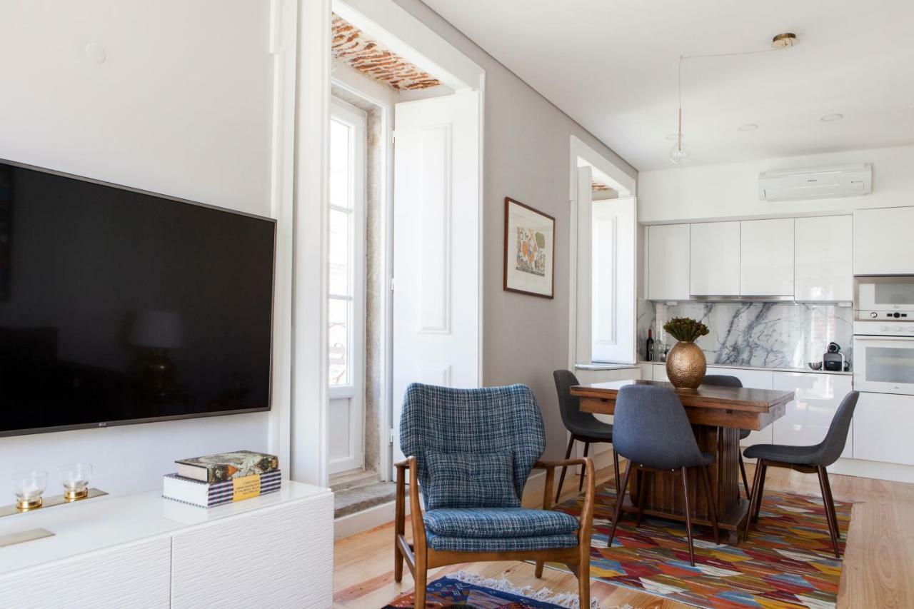 Alfama Sophisticate Flat With Balconies 2bedrs 2baths & Ac In 19th Century Building Historic Center Apartamento Lisboa
