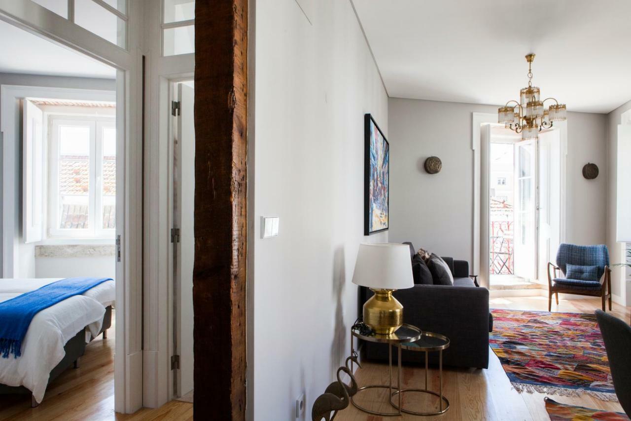 Alfama Sophisticate Flat With Balconies 2bedrs 2baths & Ac In 19th Century Building Historic Center Apartamento *