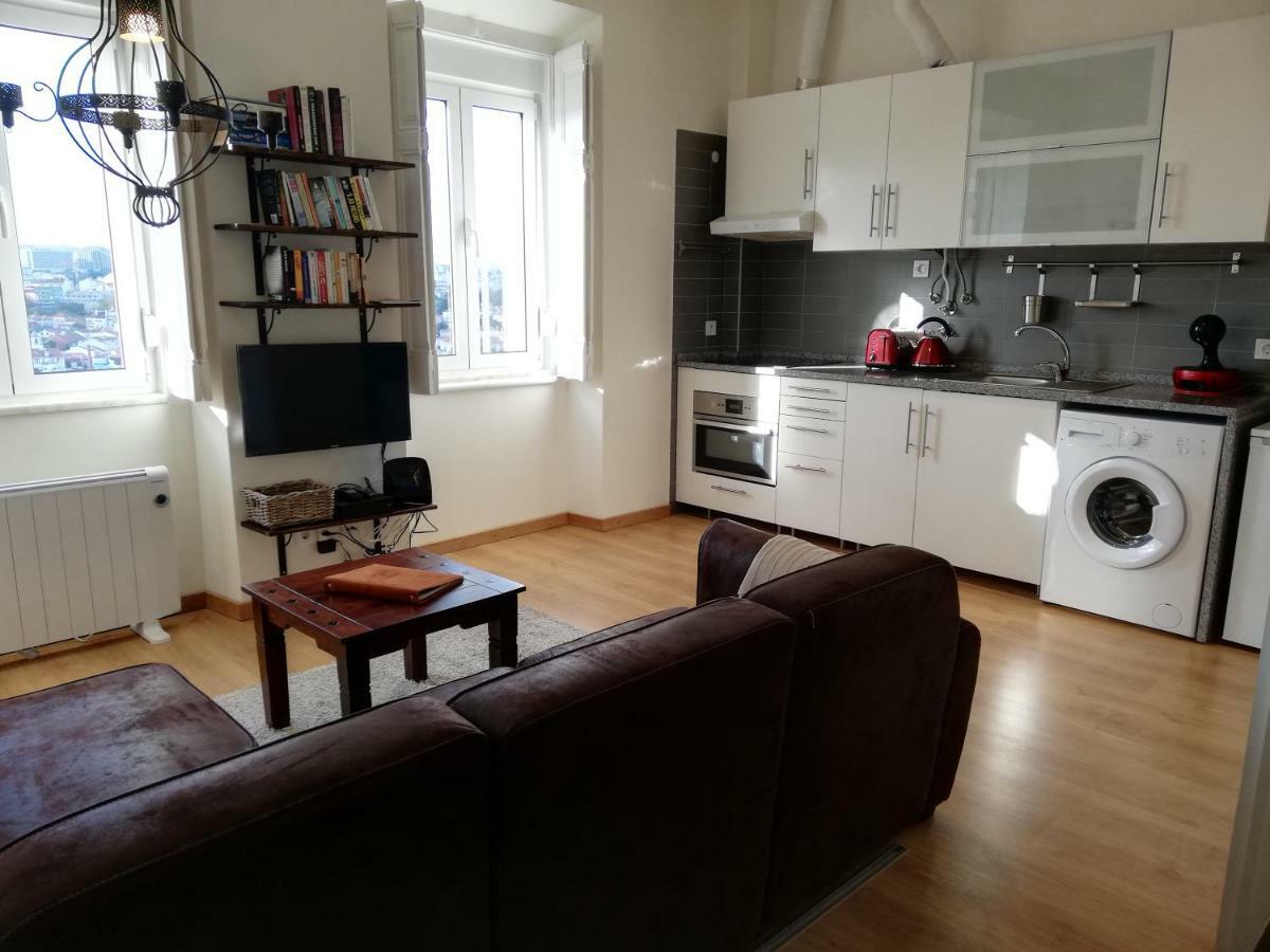 The Hilltop Nest Apartment Lissabon