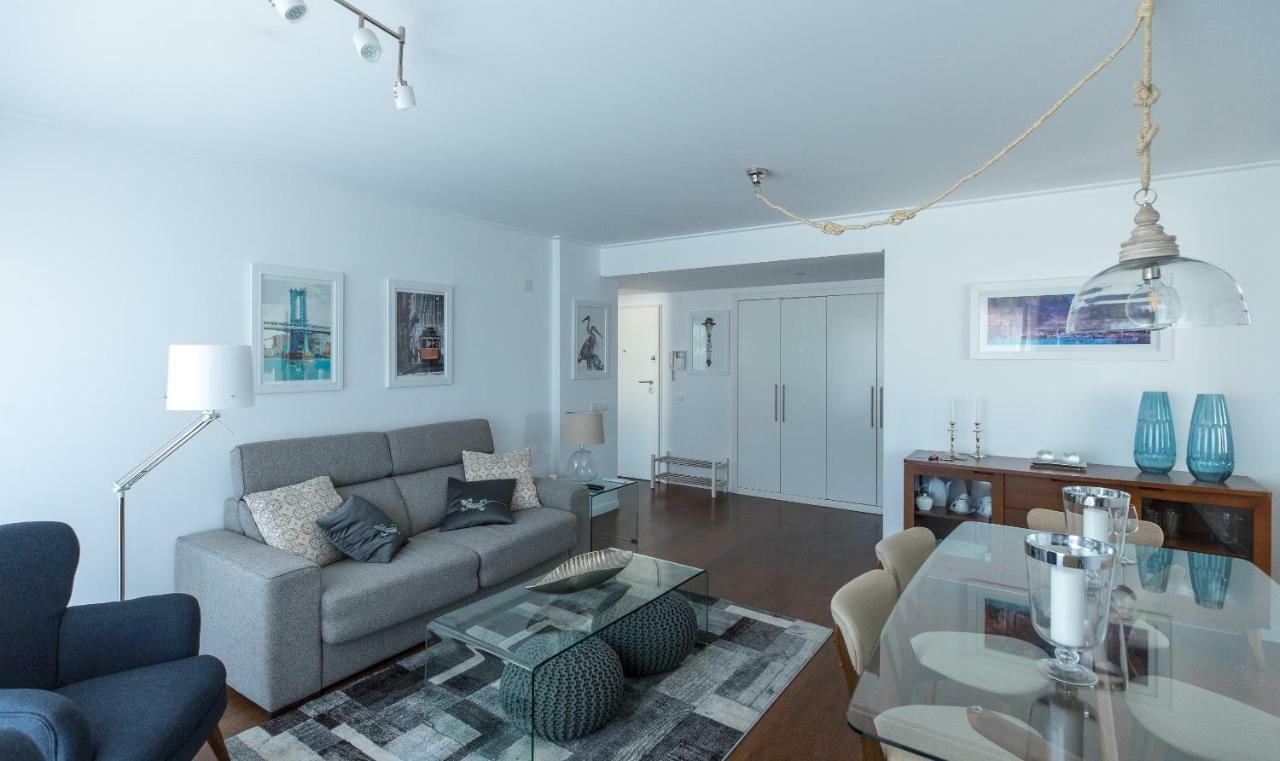 Charming With Balcony & Pool Apartment Lissabon