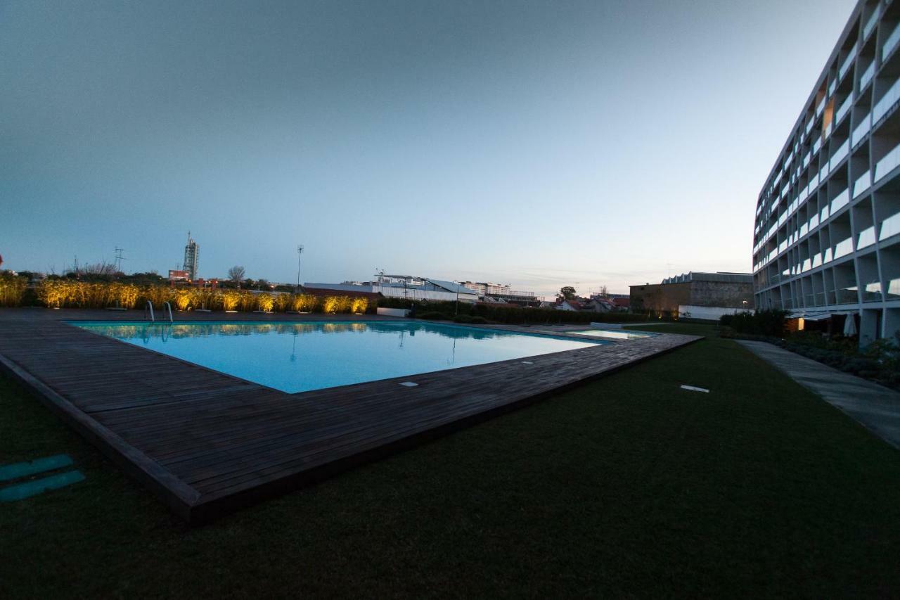 Charming With Balcony & Pool Lissabon