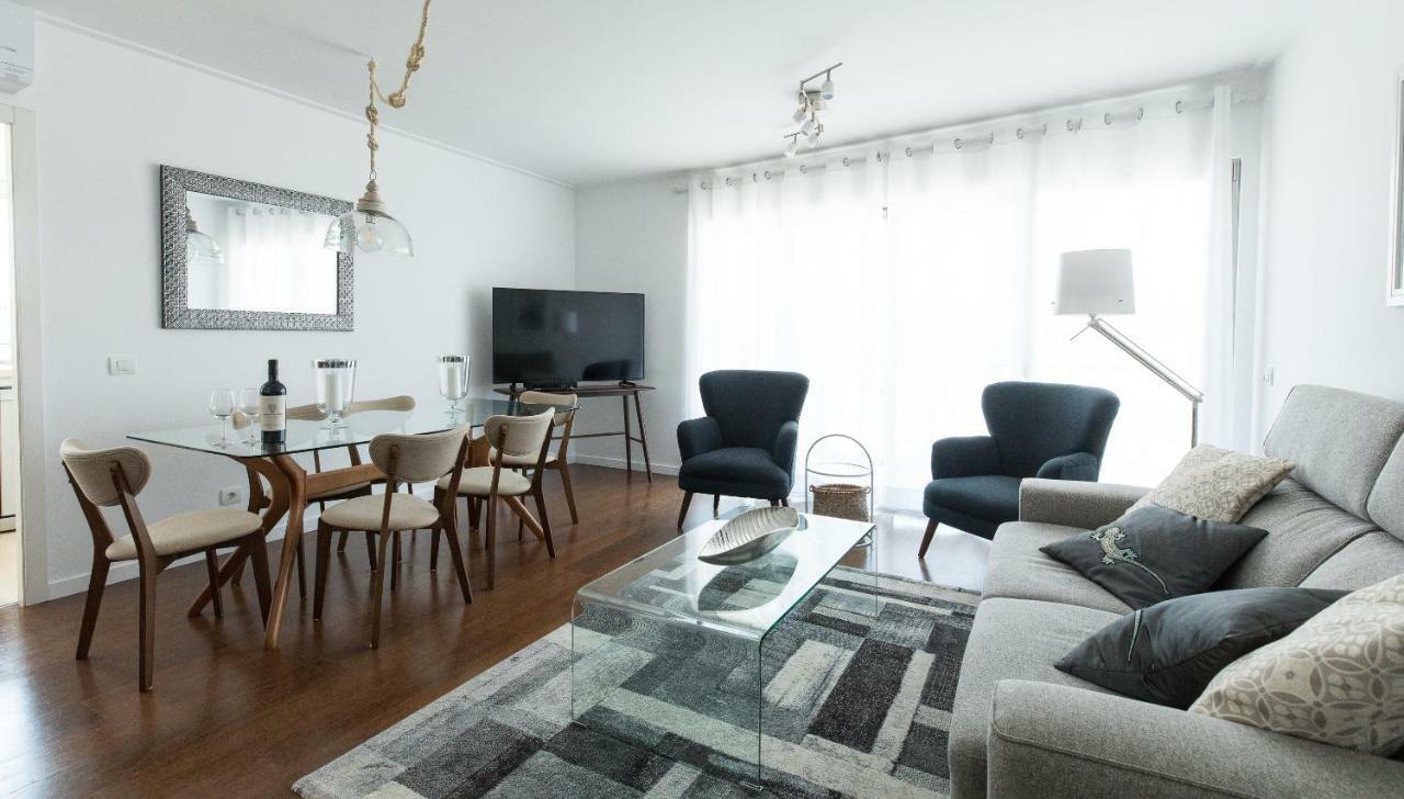 Charming With Balcony & Pool Apartment Lissabon