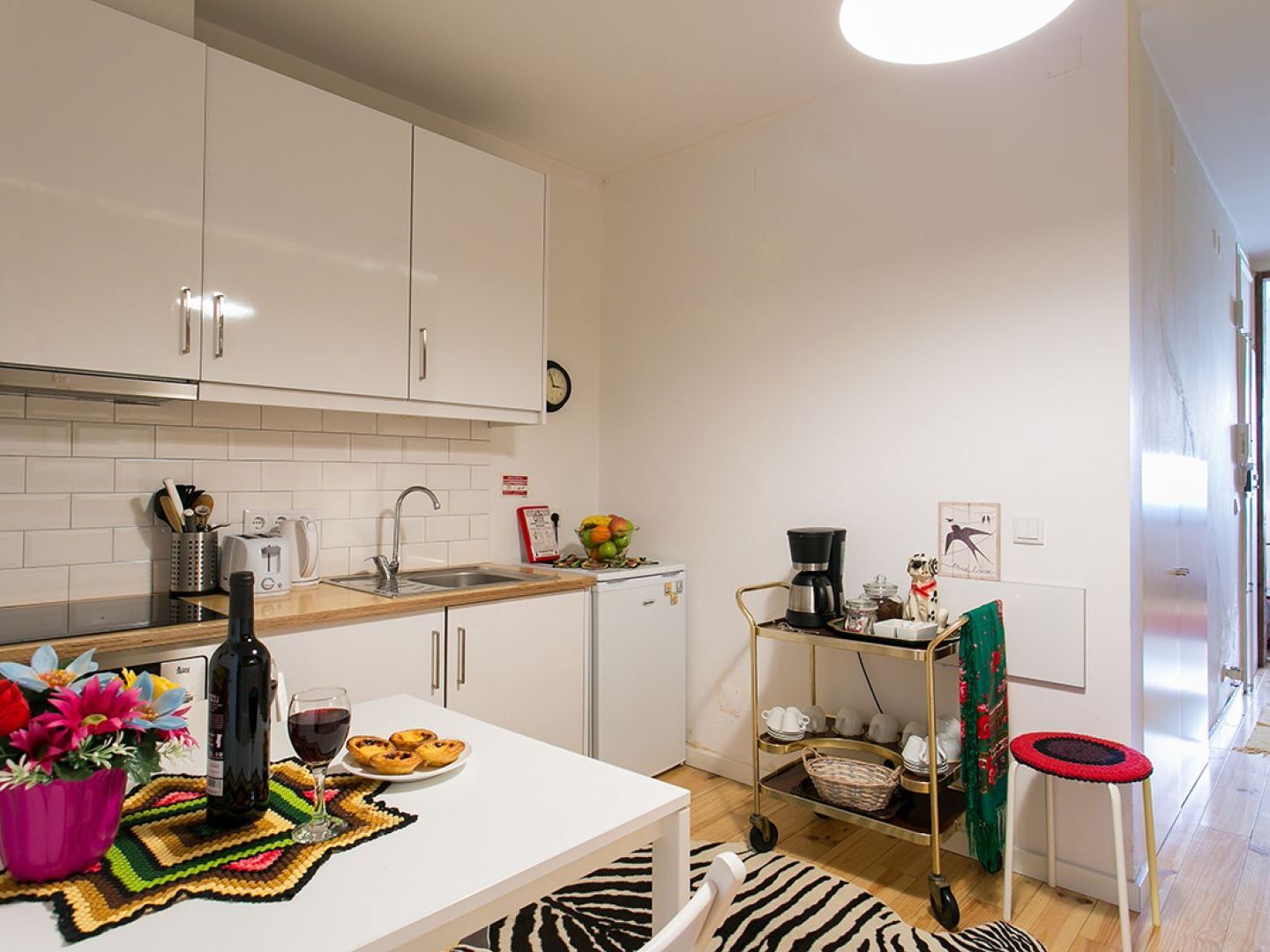 Joivy Inviting Flat Next To Bica Elevator Lisbon