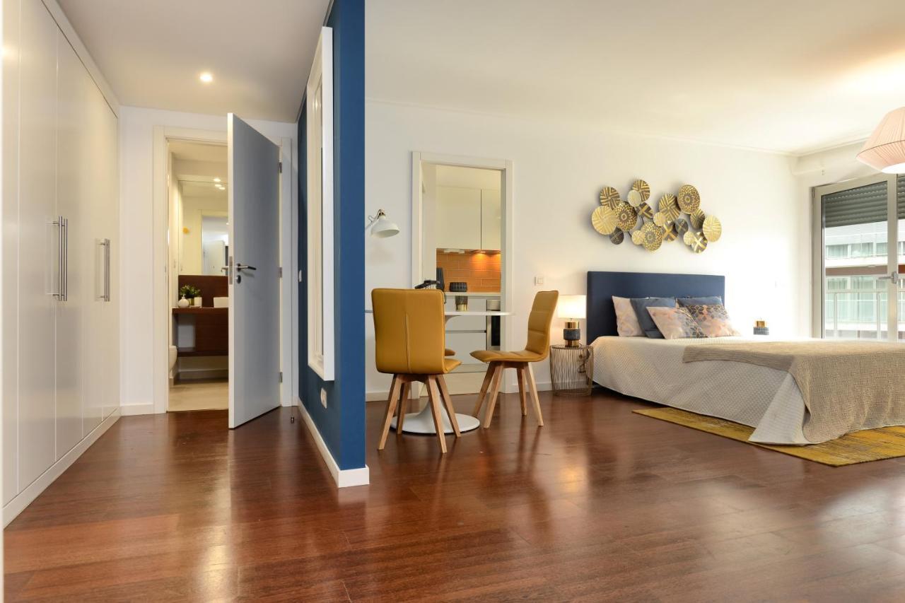 New Loft With Swimming Pool At Parque Nacoes! * Lisbon