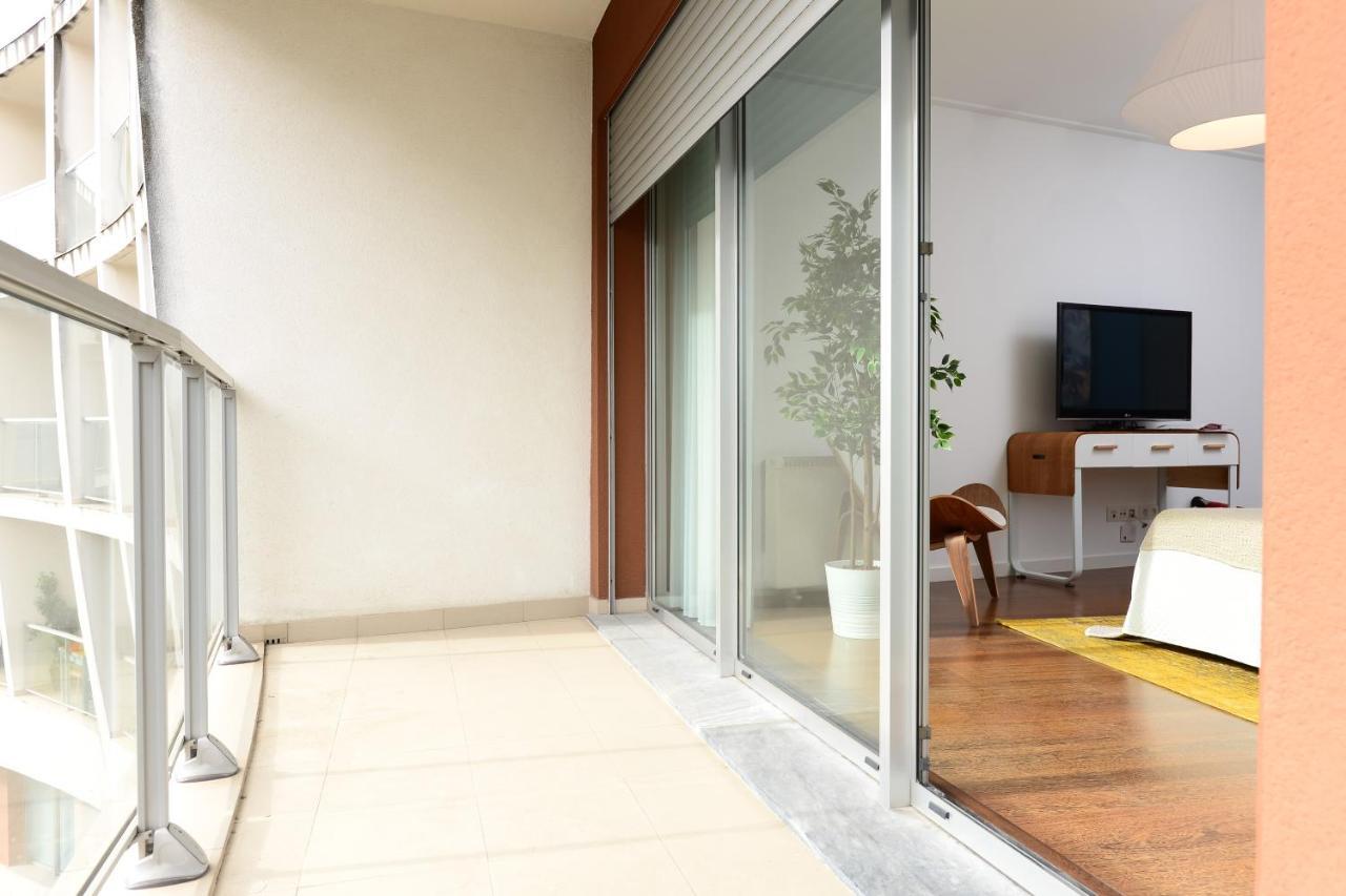 New Loft With Swimming Pool At Parque Nacoes! * Lisbon