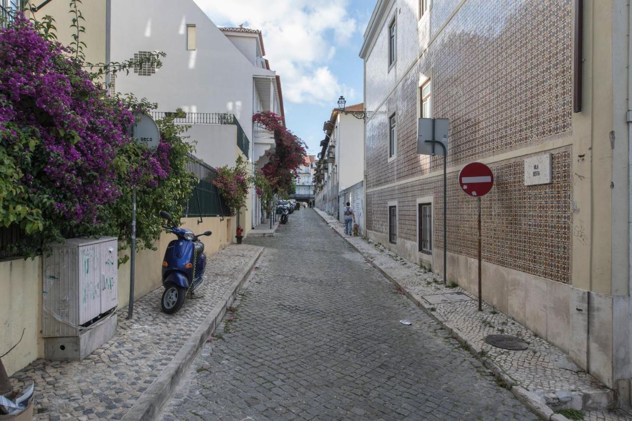 Lovelystay - Sunny Flat W/ Balcony Overseeing Graca And River Lissabon