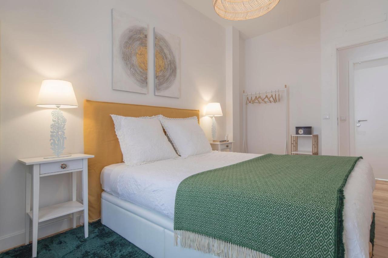 Lovelystay - Sunny Flat W/ Balcony Overseeing Graca And River * Lissabon