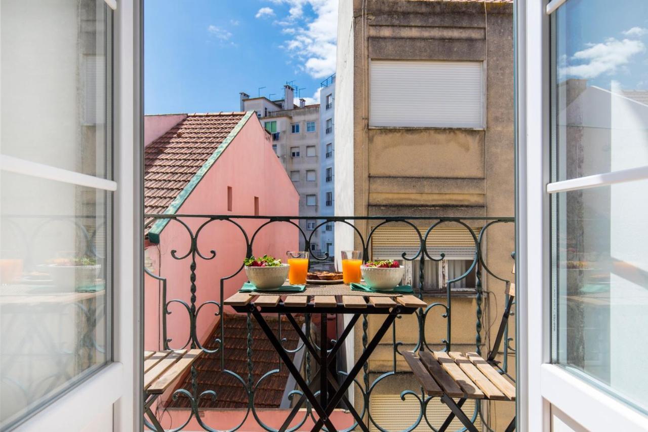 Lovelystay - Sunny Flat W/ Balcony Overseeing Graca And River Lissabon