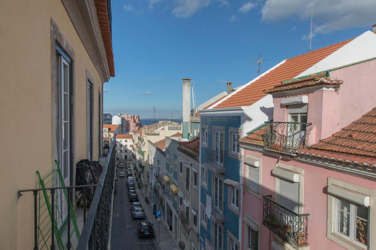 Lovelystay - Sunny Flat W/ Balcony Overseeing Graca And River *